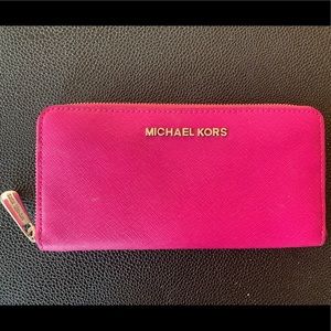 Michael Kors fuchsia wallet